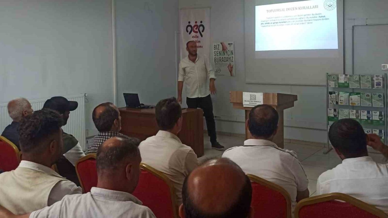 Muş'ta Denetimli Serbestlik Yükümlülerine "Hukuk Kuralları" Eğitimi