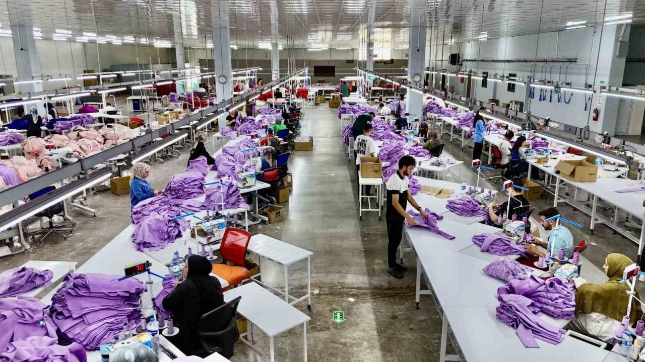 Ağrı'da Kurulan Tekstil Fabrikası, Kadın ve Engelli İstihdamına Umut Oluyor