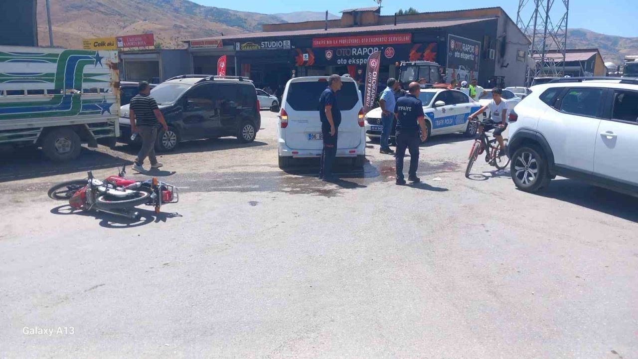 Muş'ta Trafik Kazası: Motosikletli 2 Kişi Yaralandı