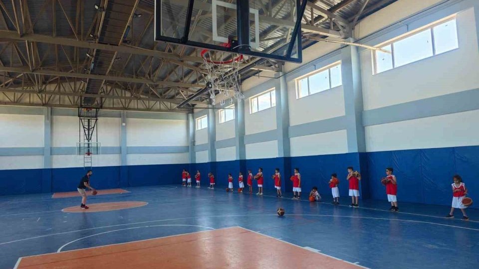 Van'da Çocuklar Basketbol ile Yaz Tatilini Değerlendiriyor