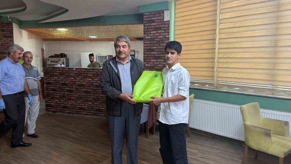 Patnos'ta Başarılı Öğrenciler Onurlandırıldı