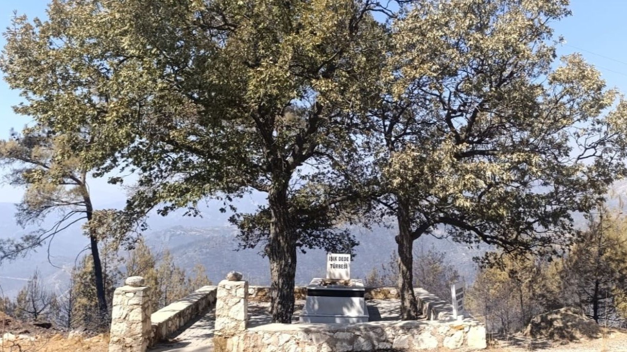 Silifke'deki Orman Yangını Işık Dede Türbesi'nde Durdu