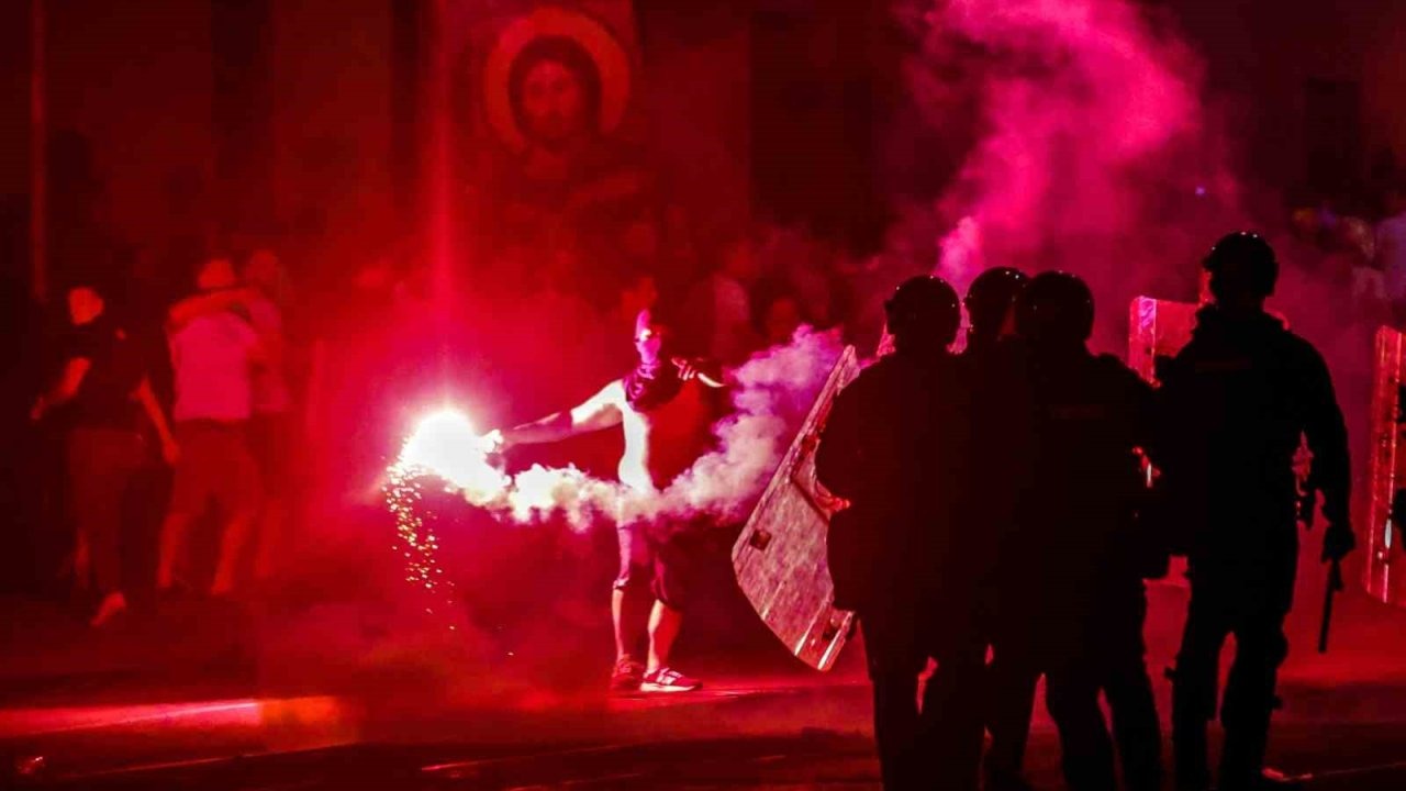 Sırbistan'da Hükümet Karşıtı Protestolar ve Çatışmalar