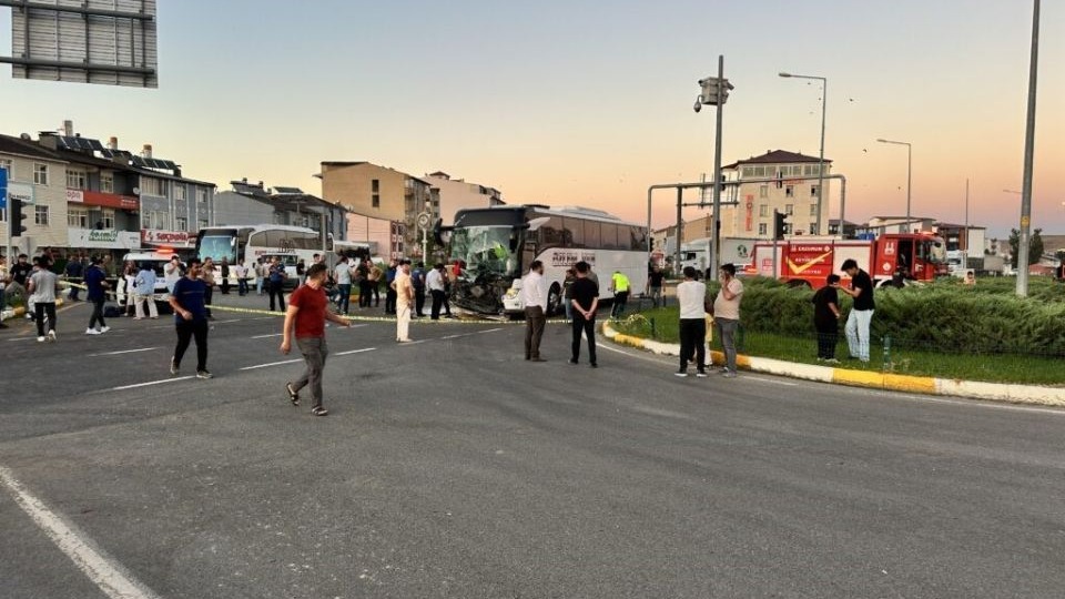 Horasan’da Feci Kaza: Yolcu Otobüsü ile Traktör Çarpıştı