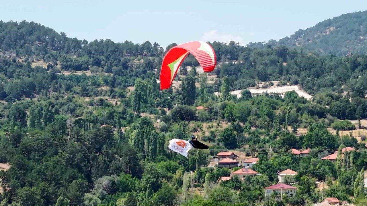 Çameli Festivali'nde Gökyüzü Renklendi: "Cittaslow" Bayrağı Havada Dalgalandı