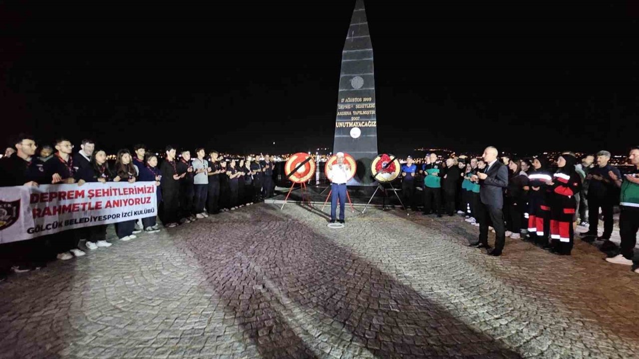 Marmara Depremi'nin 26. Yılında Hayatını Kaybedenler Gölcük'te Anıldı