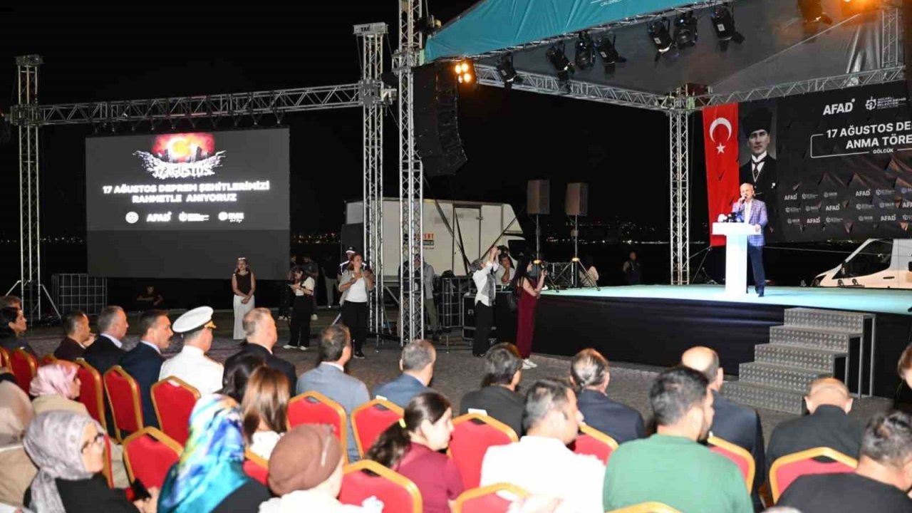 Marmara Depremi'nin 26. Yılında Büyük Anma: 'Kentsel Dönüşüm' ve 'Afet Hazırlığı' Vurgusu