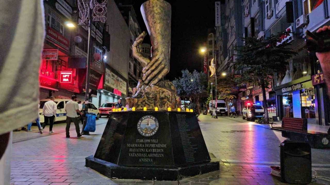 17 Ağustos Depremi Şehitleri Avcılar'da Anıldı