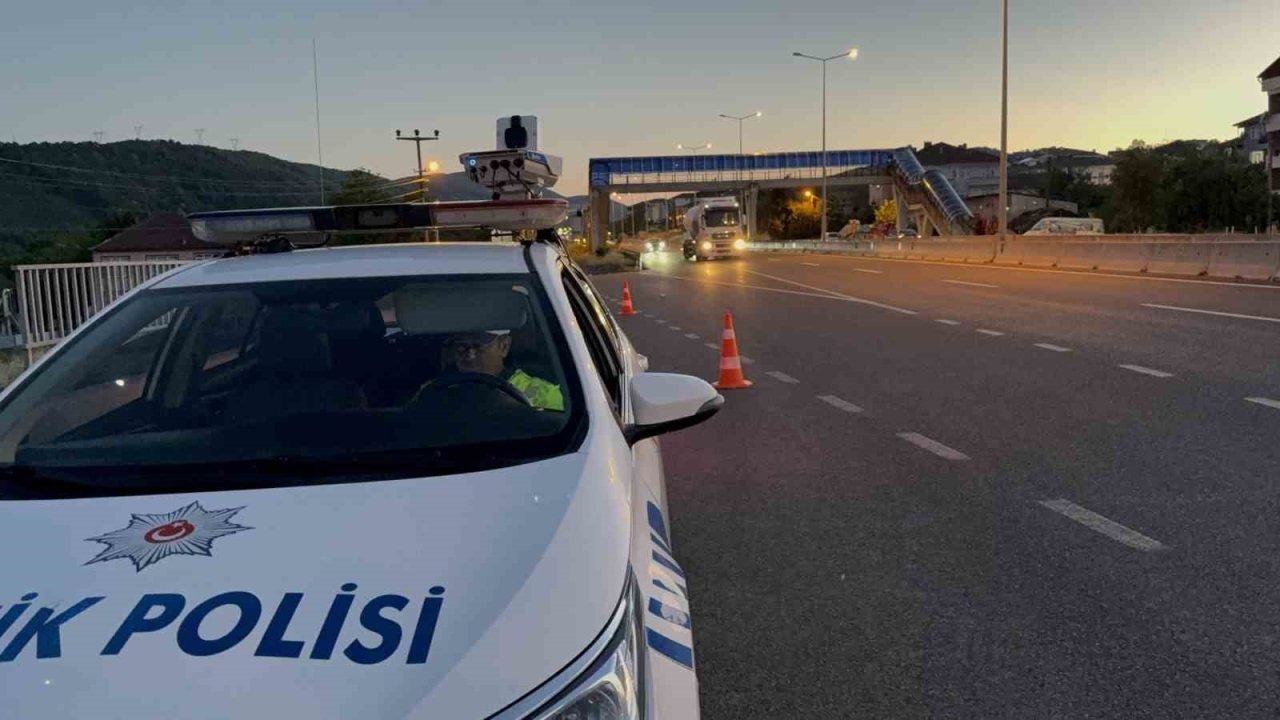 Düzce'de Trafik Denetimleri: Bin 627 Sürücüye Ceza Kesildi
