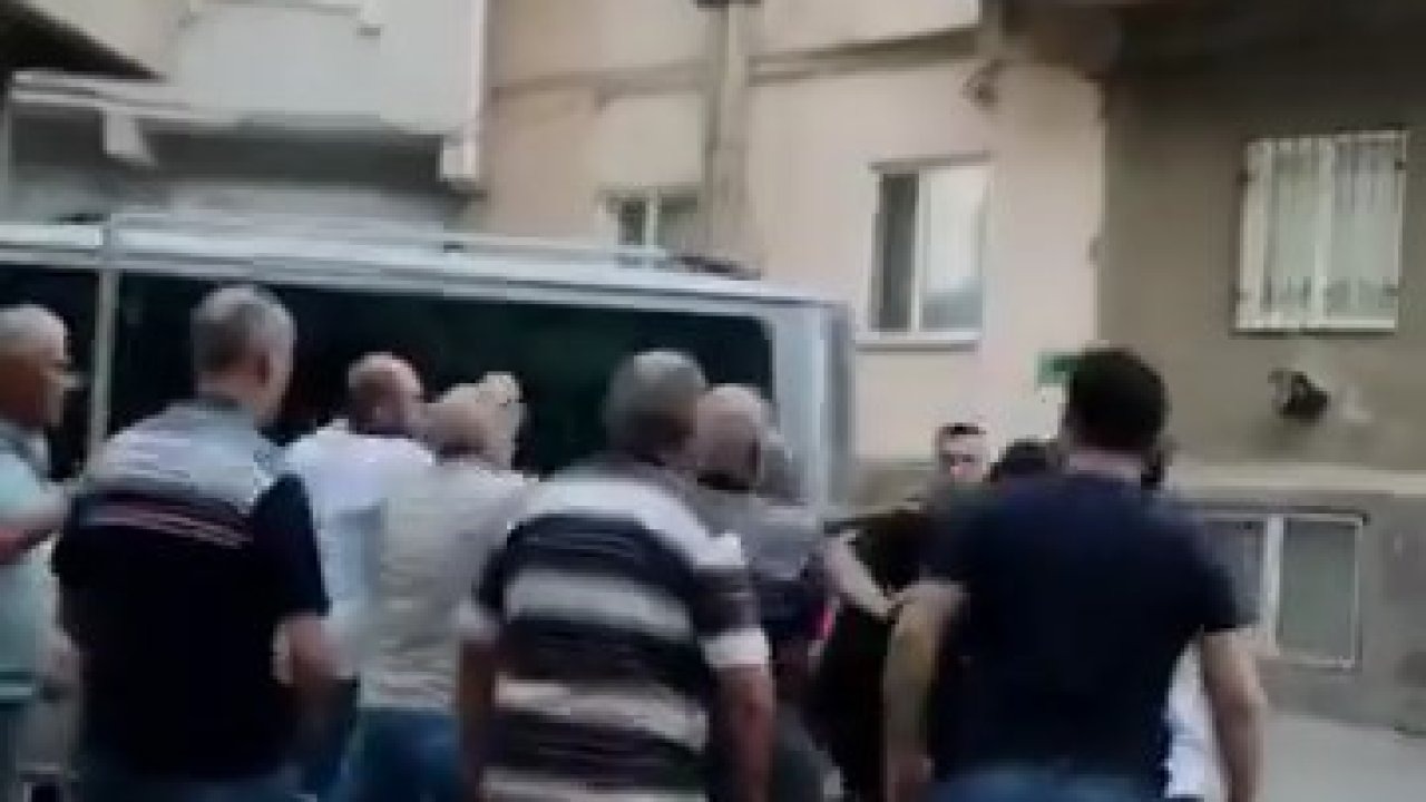 Bursa'da İki Grup Arasında Kavga: O Anlar Kamerada
