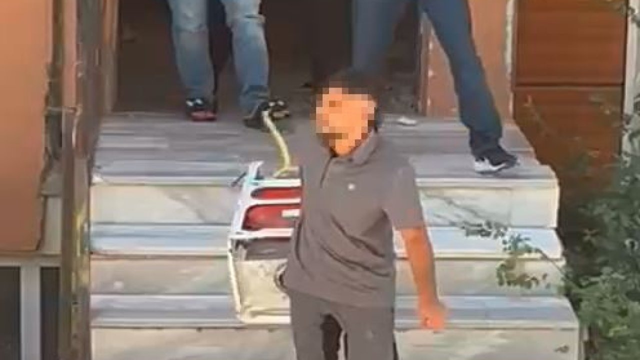 Esenyurt'ta Mühürlü Binadan Hırsızlık Kameraya Yansıdı