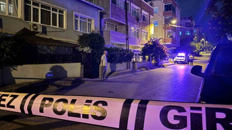 Ümraniye'de Korkunç Cinayet: Satırla boğazı kesilerek öldürüldü