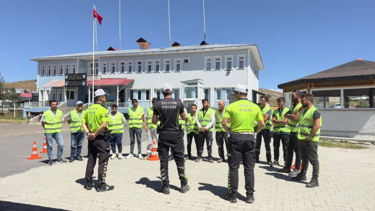 Damal'da Motosiklet Sürücülerine Güvenli Sürüş Eğitimi Verildi
