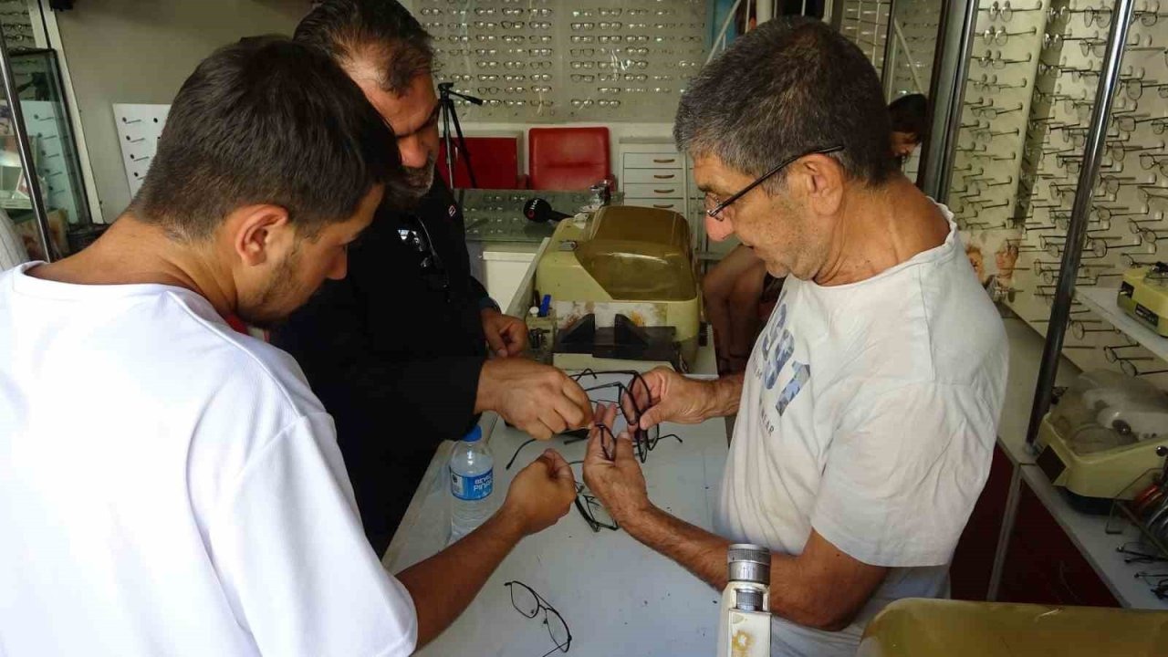 59 Yıllık Gözlükçü Semir Bilbay, Mardin'de Teknolojiye Meydan Okuyor