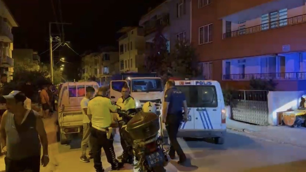 İznik'te 16 Yaşındaki Çocuk, Babasının Kamyonetiyle Kaçarken Polis Aracına Çarptı