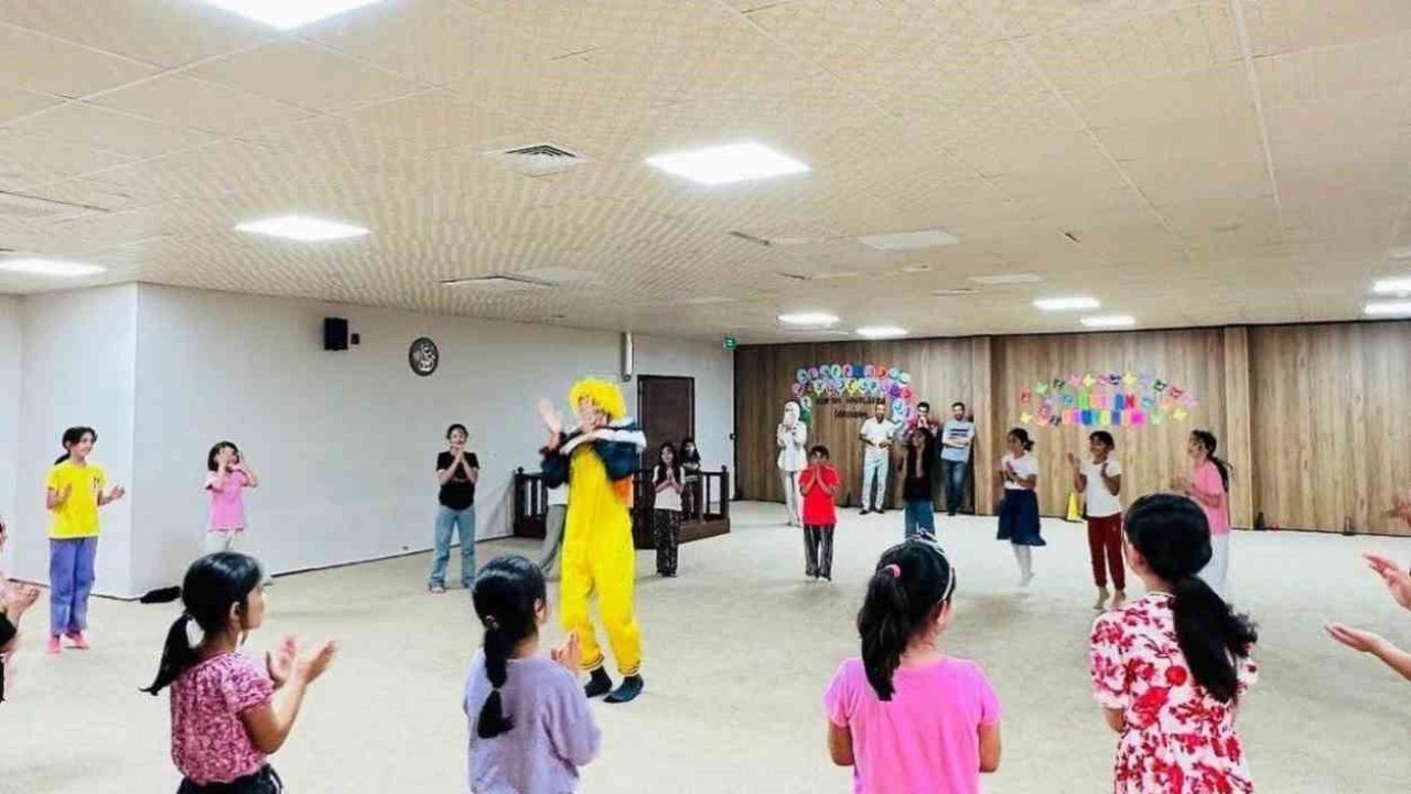 Patnos'ta Gönüllü Gençlerden Kur'an Kursu Öğrencilerine Destek