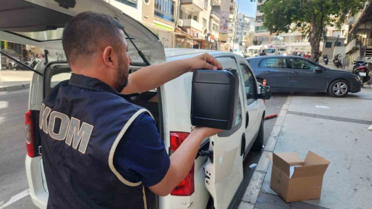 İzmir'de Kaçakçılık Operasyonu: 5 Milyon TL Değerinde Ürün Ele Geçirildi