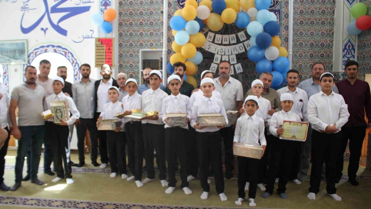 Malazgirt’te Yaz Kur'an Kursu Öğrencileri Mezuniyet Heyecanı Yaşadı