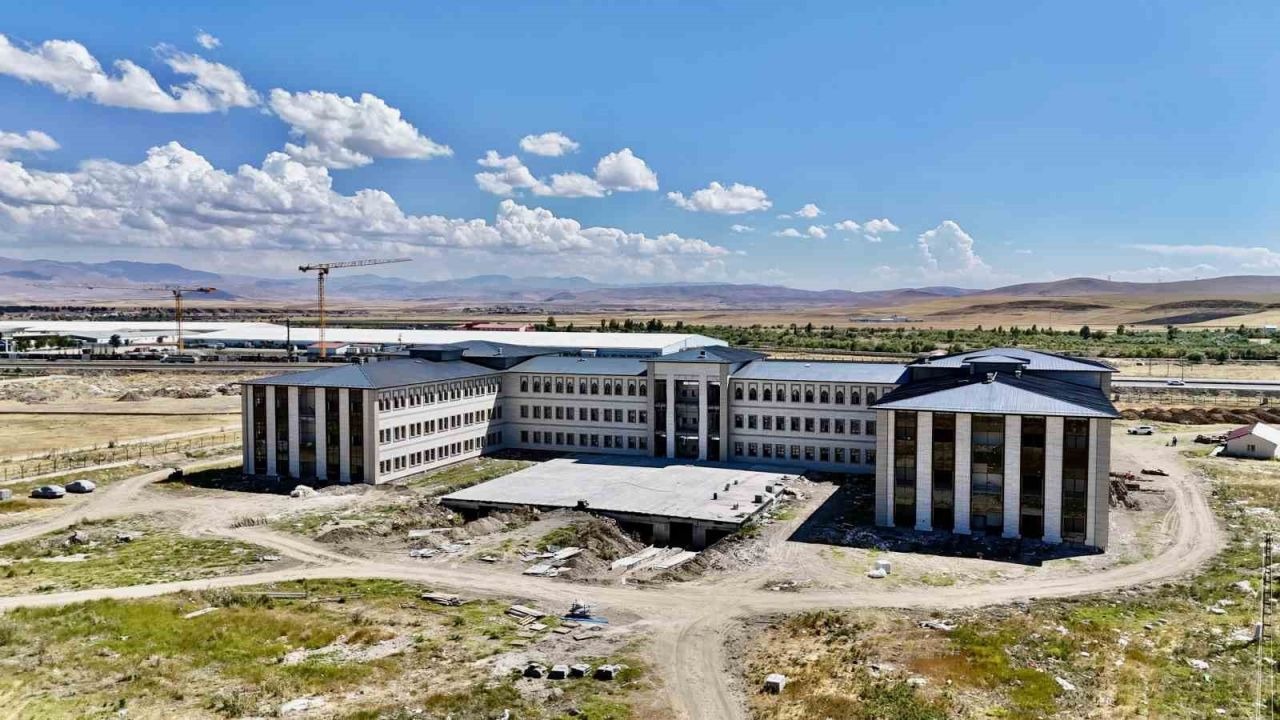 Ağrı İbrahim Çeçen Üniversitesi'nde Tıp Fakültesi Yeni Binasıyla Sağlık Eğitimine Güç Katıyor