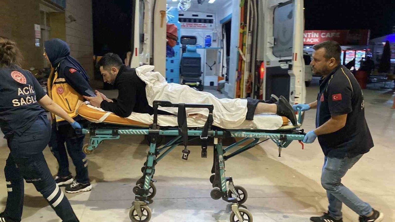 Kavgayı Ayırmaya Çalışan Güvenlik Görevlisi Bıçaklandı