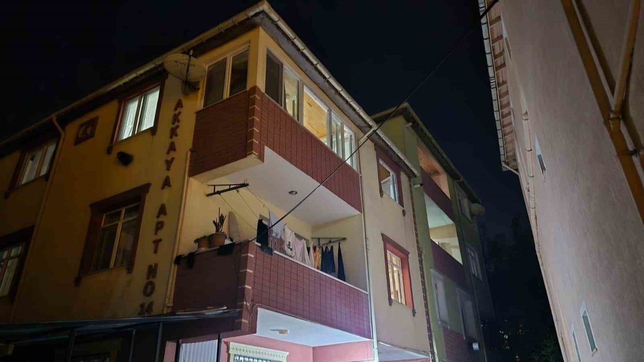 Büyükçekmece'de Binadan Gelen Çatırdama Sesleri Paniğe Yol Açtı