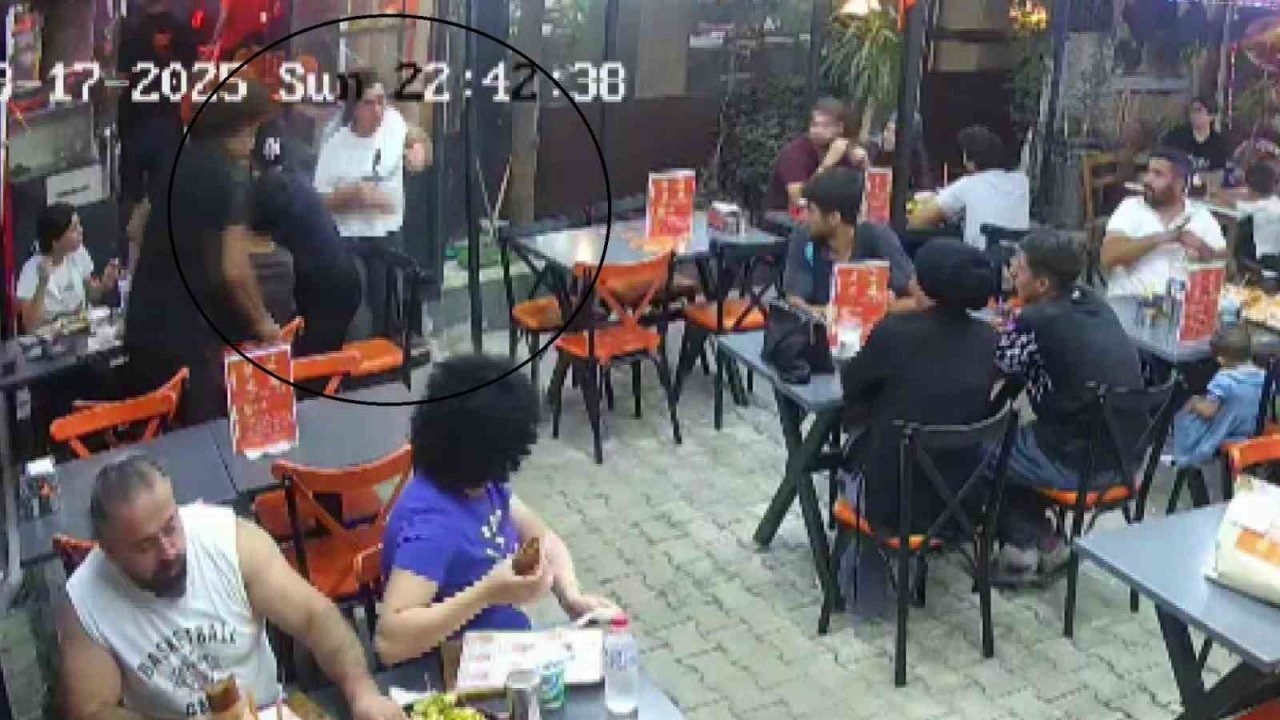 Köfte Boğazına Takılan Kadını Güvenlik Görevlisi Kurtardı