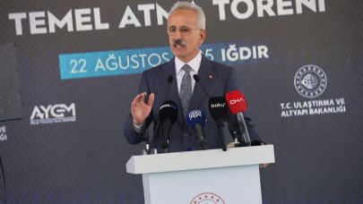 Bakan Uraloğlu, Kars-Iğdır-Aralık-Dilucu Demir Yolu Hattı Temel Atma Töreni'nde konuştu