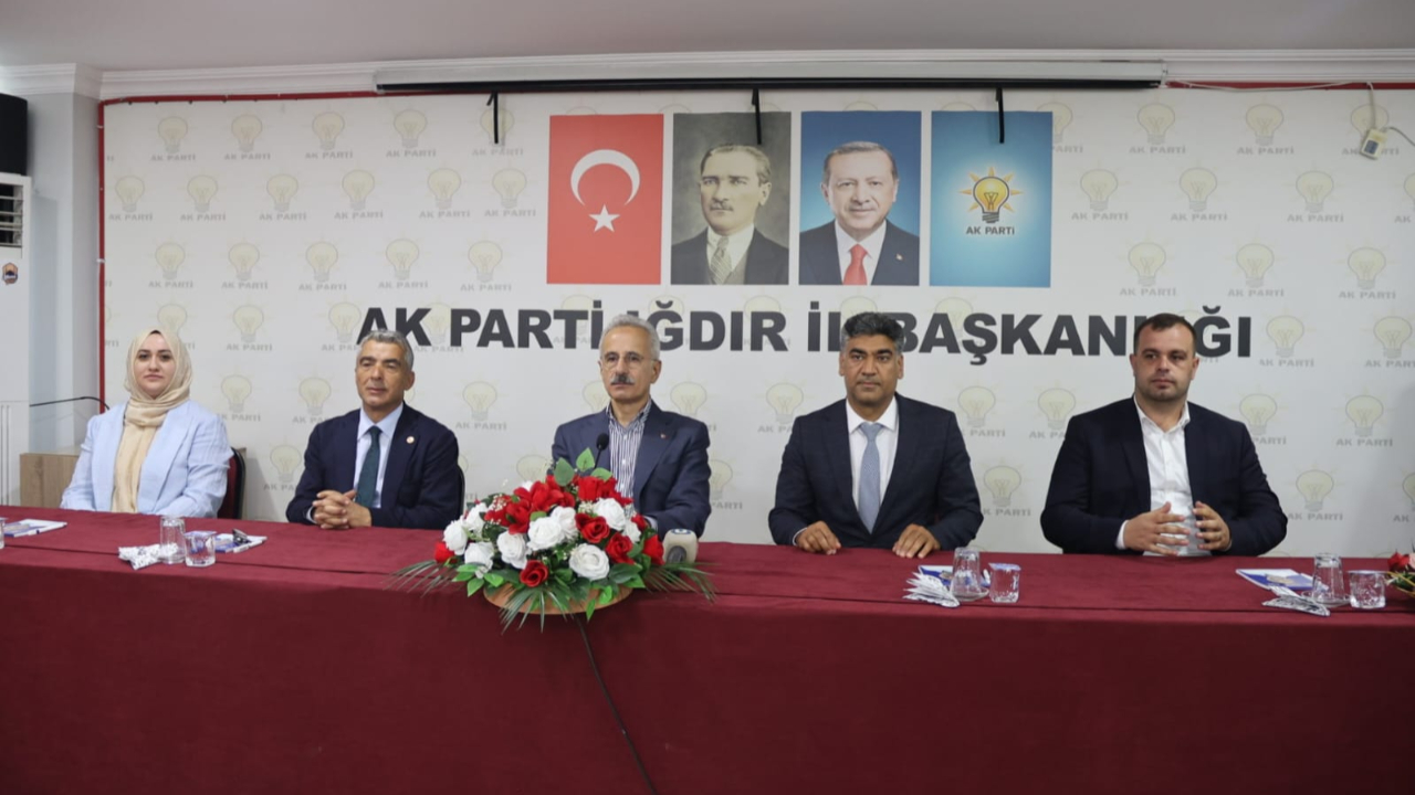 Ulaştırma ve Altyapı Bakanı Uraloğlu, Iğdır'da ziyaretlerde bulundu