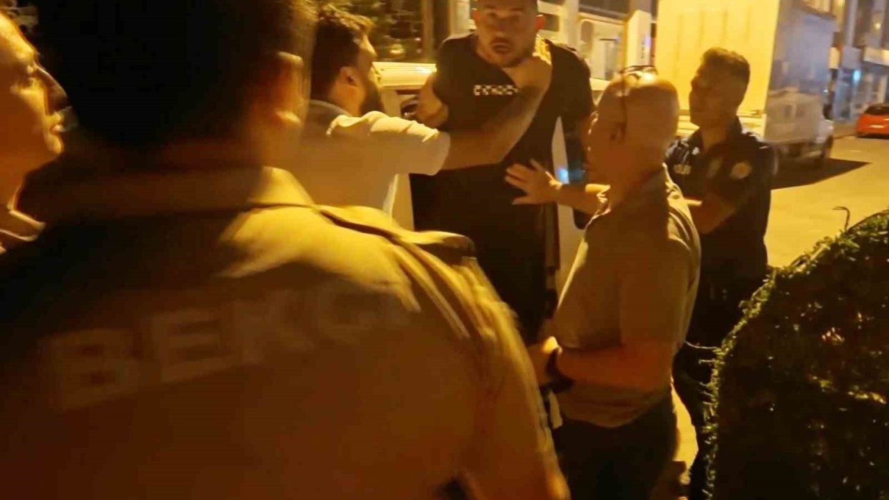 Aksaray'da Bıçaklı Saldırgan Bekçilere Yakalandı