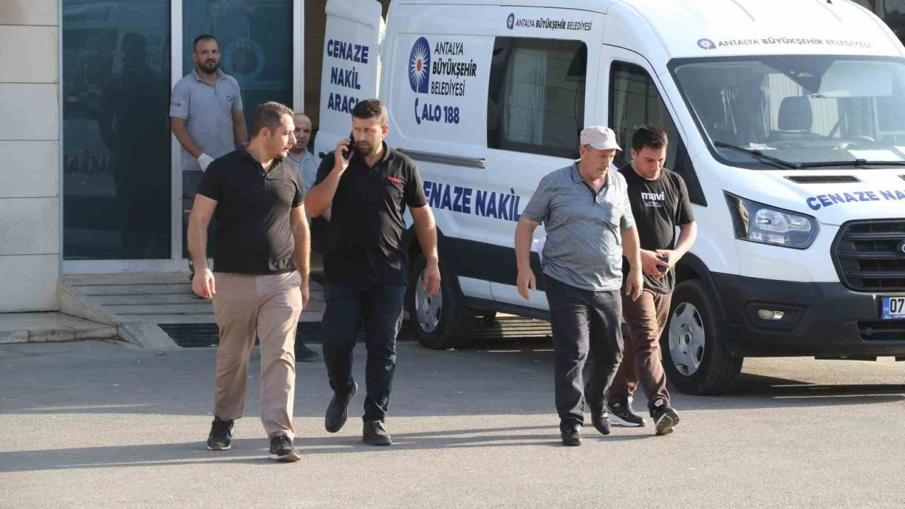 Antalya'daki Olayda Hayatını Kaybeden Pastane Çalışanının Cenazesi Teslim Edildi
