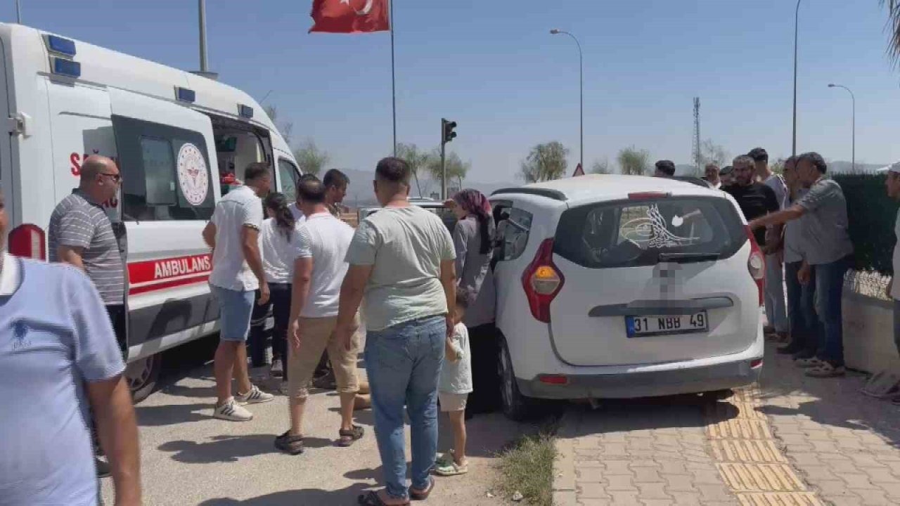 Hatay'da Düğün Yolunda Kaza: 3 Kişi Hayatını Kaybetti