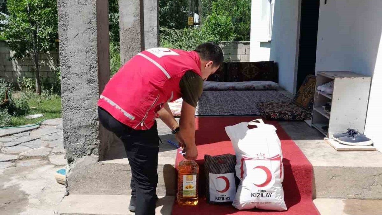 Patnos'ta Kızılay'dan İhtiyaç Sahiplerine Yardım Eli