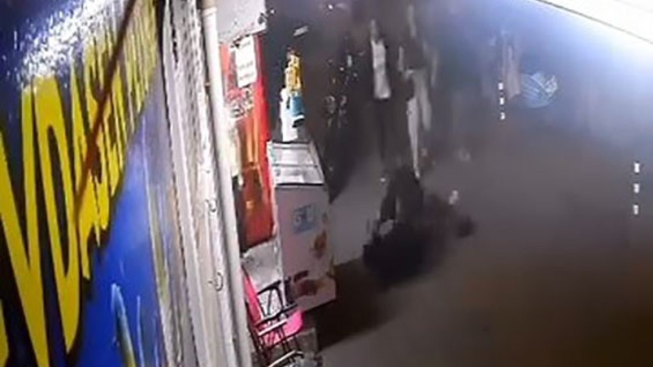 Bursa'da Kavga Sokağa Taştı: Kadın Tekmeyle Müdahale Etti