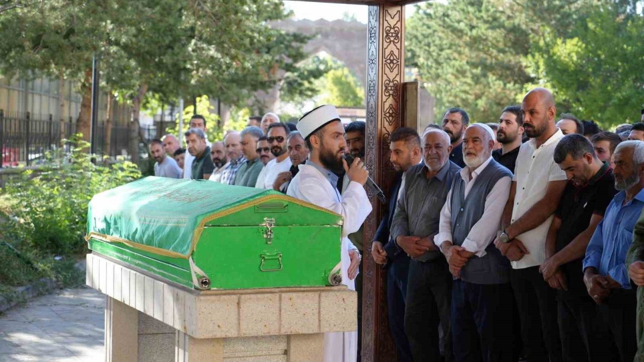 Düğünde Hayatını Kaybeden Fuat Han Erzurum'da Defnedildi