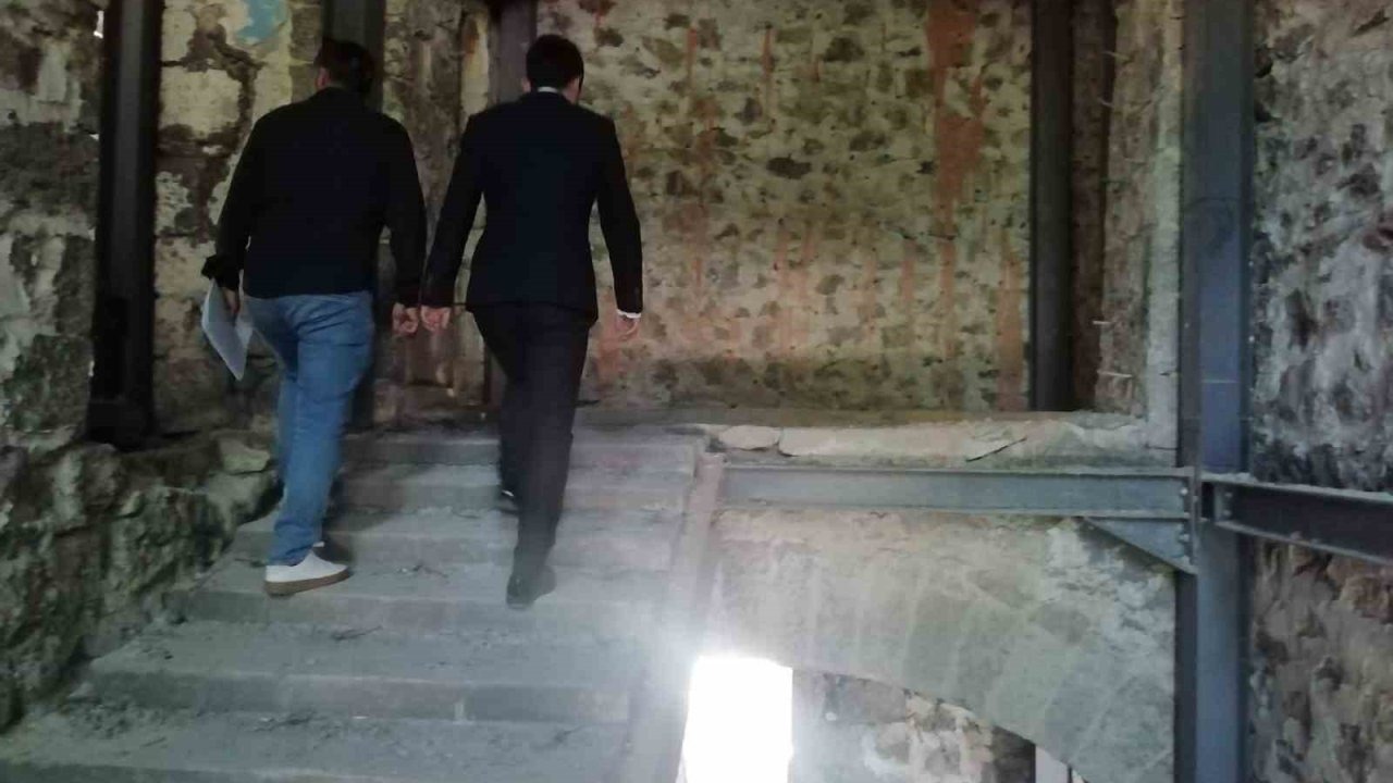 Susuz Yeni Hükümet Konağı'nda Restorasyon Çalışmaları Devam Ediyor