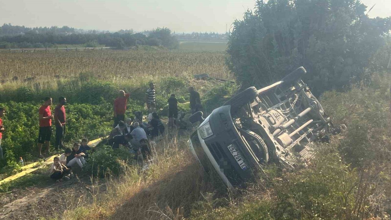 Hatay'da Engelli Öğrenci Servisi Devrildi: 8 Kişi Hafif Yaralı