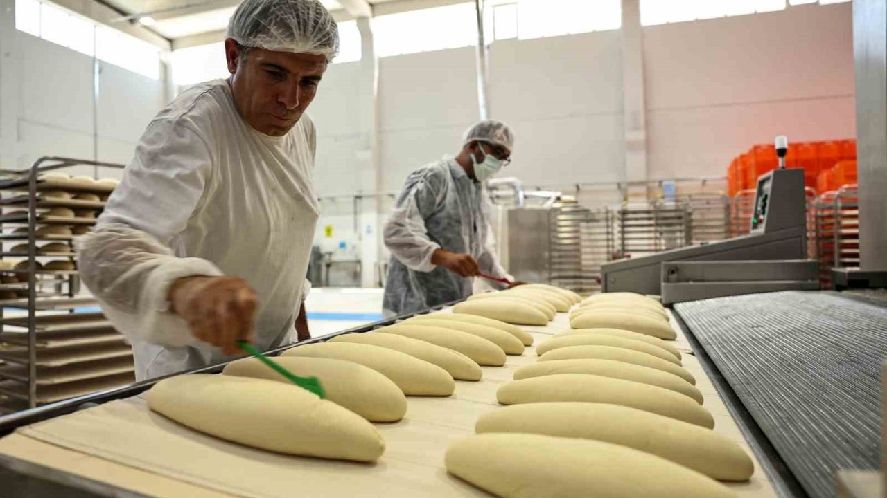 Antalya'da Halk Ekmek Fabrikası 25 Çeşit Ekmekle Hizmet Veriyor