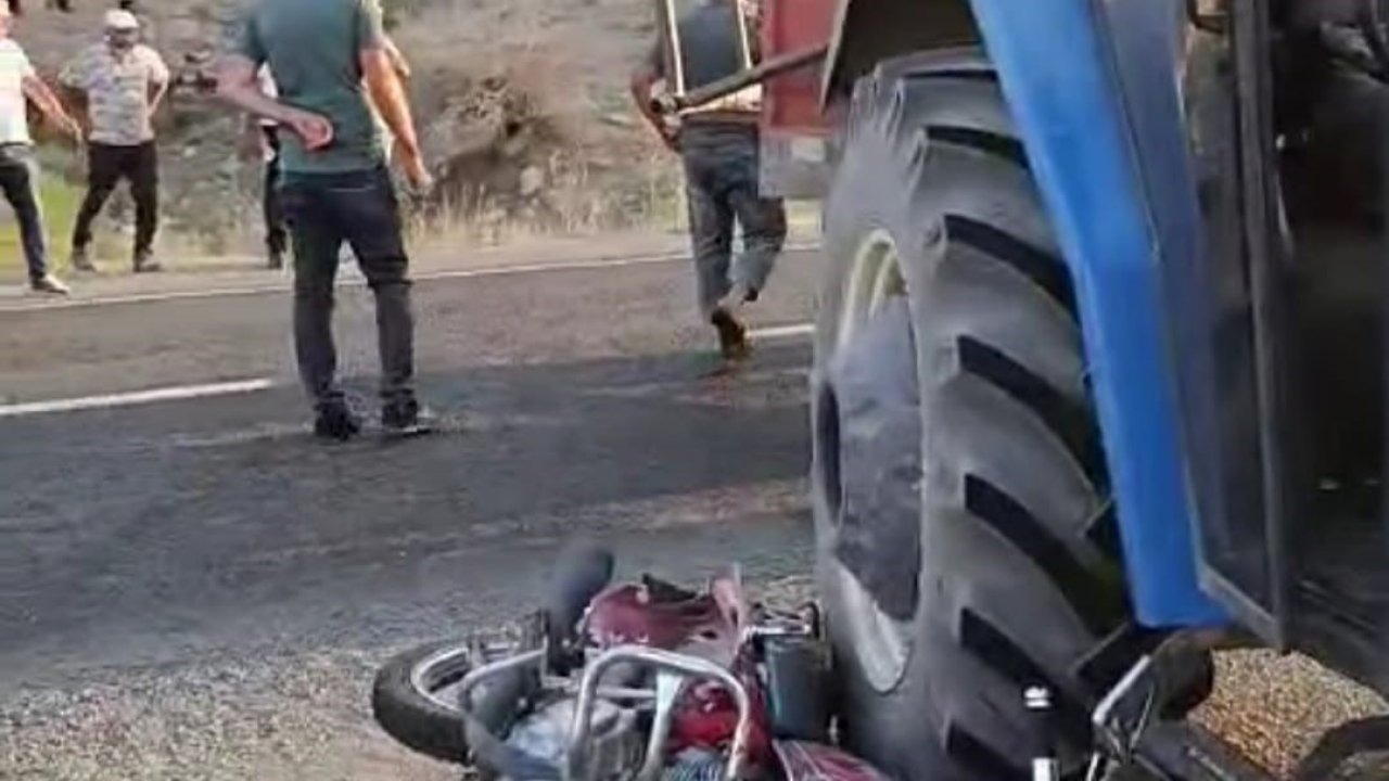 Kağızman'da Traktör ile Motosiklet Çarpıştı: Bir Kişi Hayatını Kaybetti