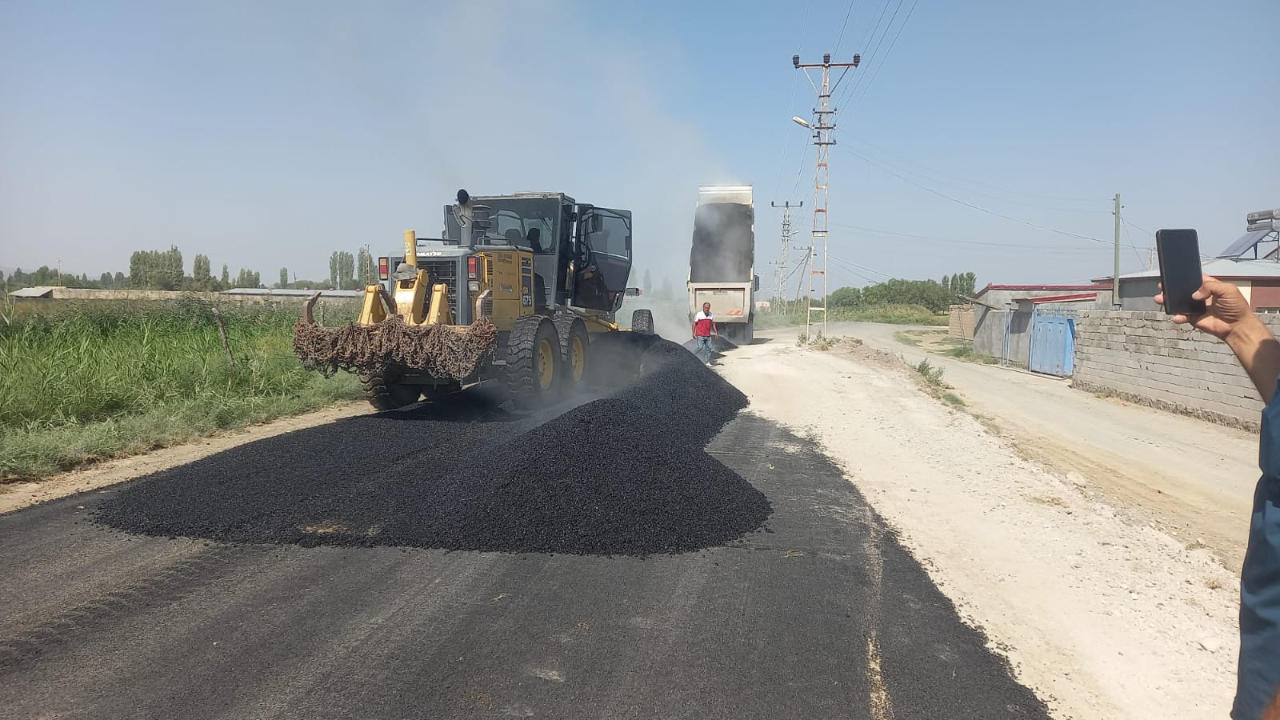Iğdır'da Grup Köy Yolu Bakım ve Onarım Çalışmaları Devam Ediyor