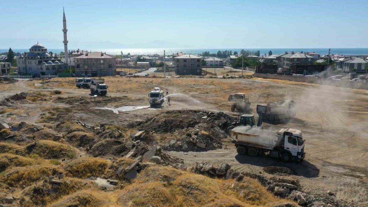 Van’da 35 Noktada 9 Bin metreküp Hafriyat Temizlendi
