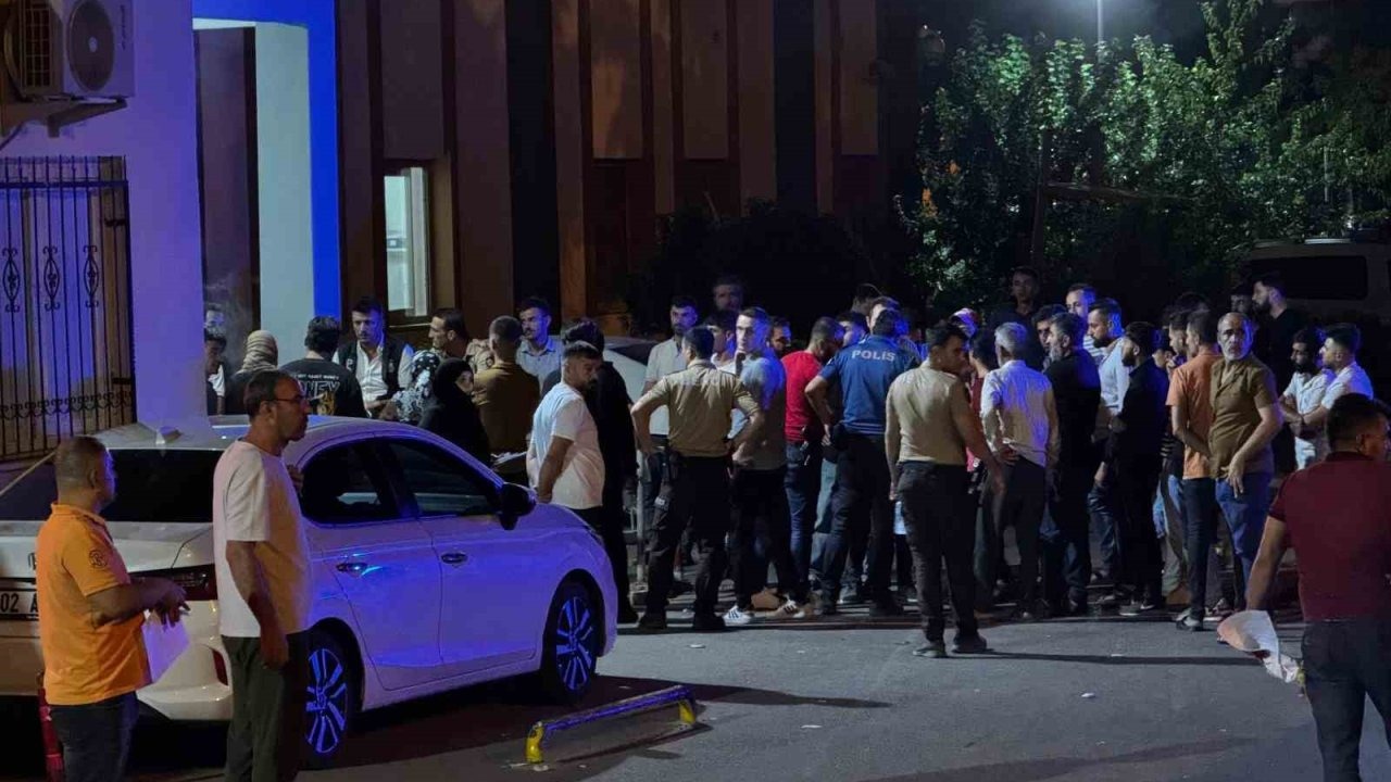 Adıyaman Kahta'da Sokak Ortasında Bıçaklı Saldırı: Genç Hayatını Kaybetti