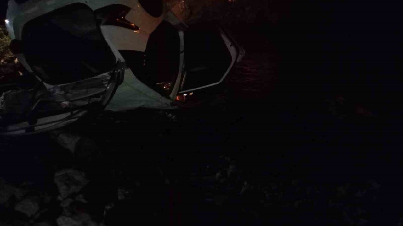 Aşkale'de Otomobil Köprüden Nehir'e Uçtu: 1 Ölü, 1 Kayıp