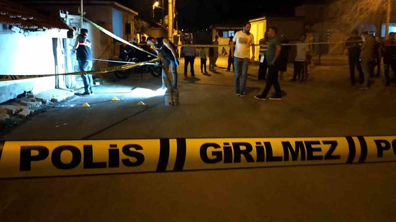 Eşiyle Tartışan 75 Yaşındaki Adam Sokak Ortasında İntihar Etti