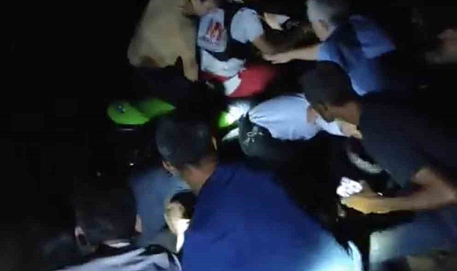 Bingöl'de Piknik Yapan Aile Murat Nehri'nde Mahsur Kaldı