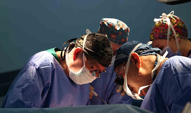 İzmir'de Bir Hastanede 72 Saatte 6 Organ Nakli Başarısı