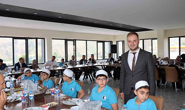 Oltu'da Cağ Kebapçısından Kur'an Kursu Öğrencilerine Anlamlı İkram