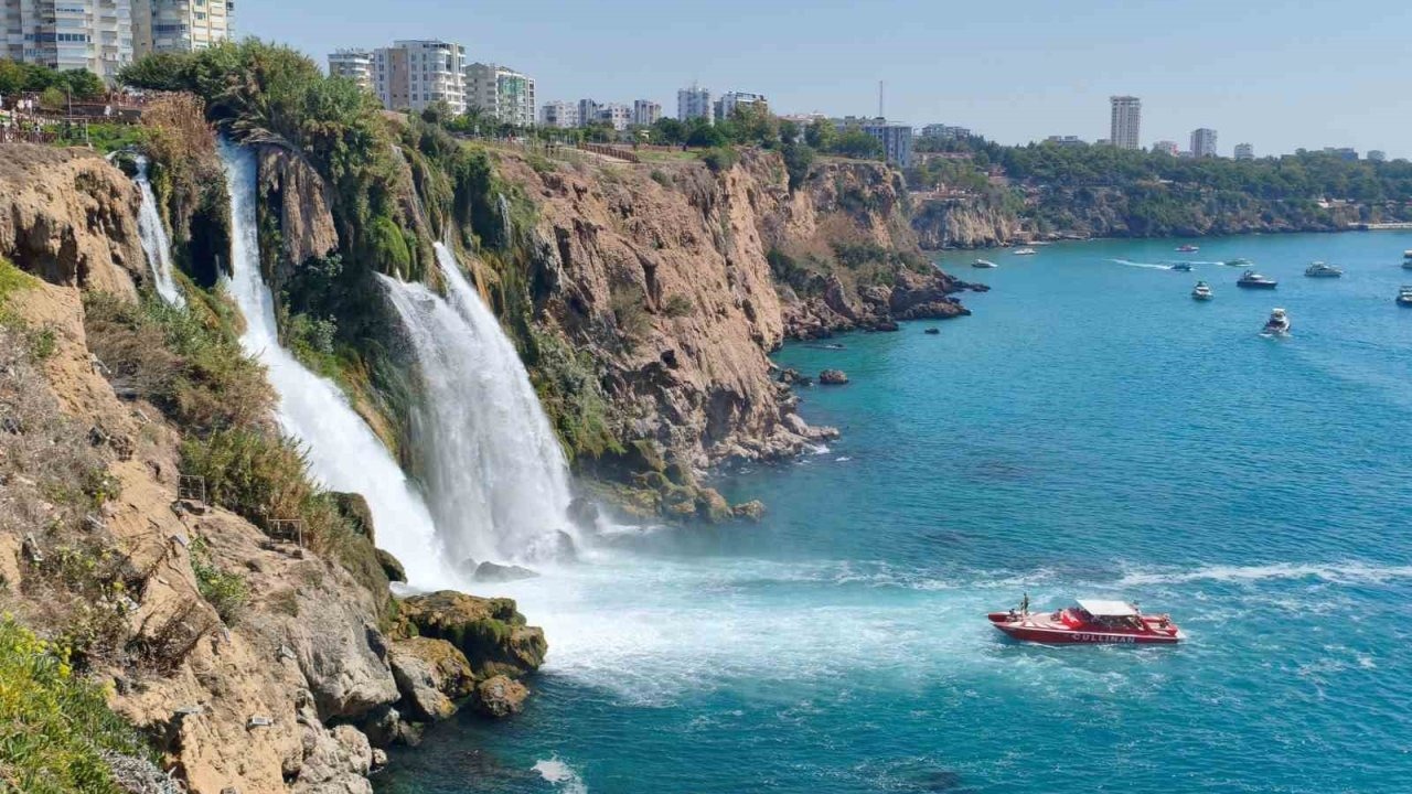Antalya'da Falezlerden Düştüğü Düşünülen Kadın Aranıyor