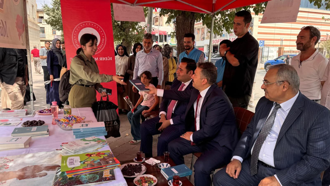Iğdır'da Mevlid-i Nebi Coşkusu: Vali Turan Vatandaşlarla Buluştu
