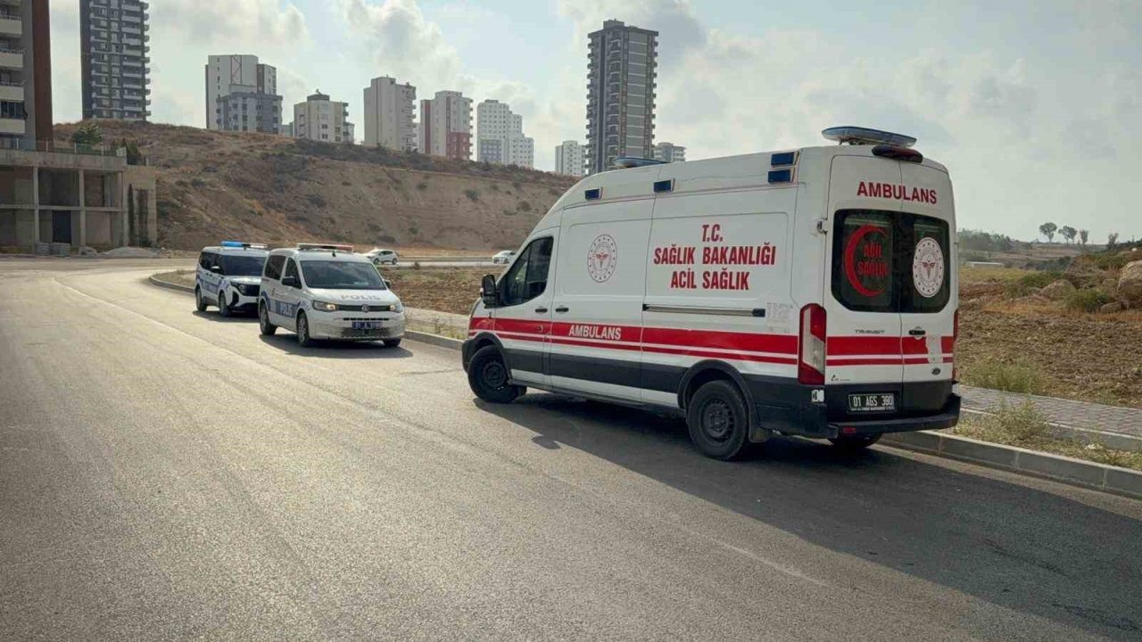 Adana’da Yol Kenarında Erkek Cesedi Bulundu