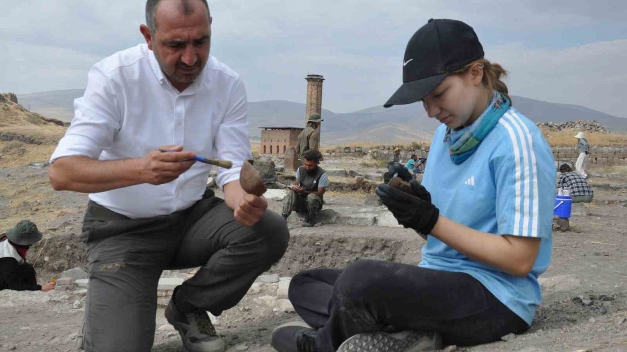 "Binbir Kilise" Ani'de Kazı Çalışmaları Aralıksız Sürüyor